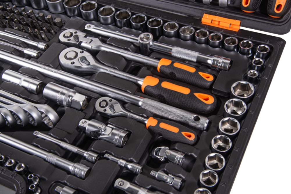 Набор инструментов, 1/2", 1/4", CrV, в кейсе 142 предм Вихрь