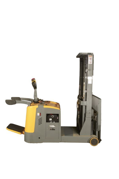 Штабелер самоходный 1,5 т 4,5 м XILIN CPD15R с наклоном мачты и противовесом (с платформой)